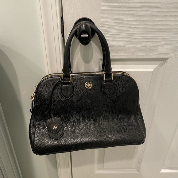 Tory Burch black pebbled leather Robinson triple zip bag. - Picture 2 of 6